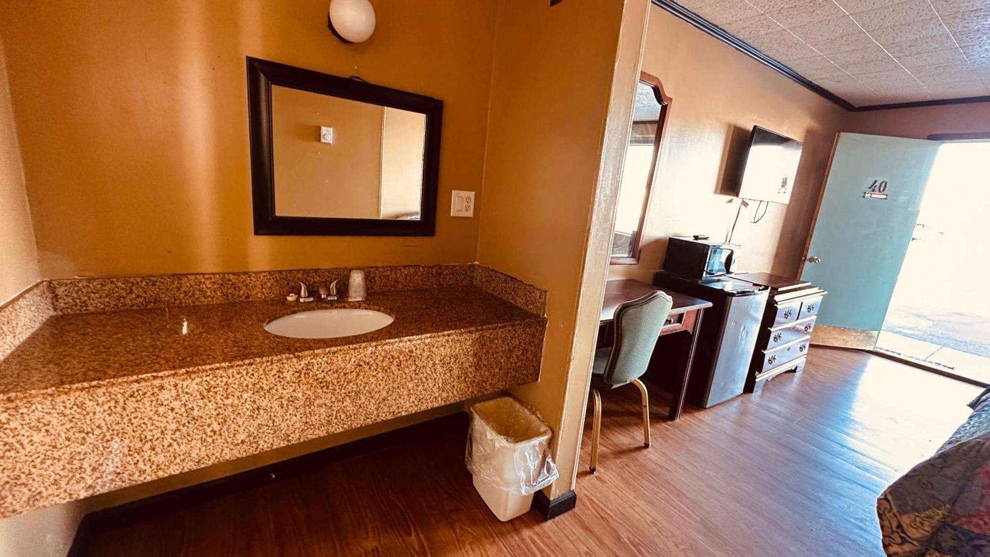 Currys Motel By Oyo Saginaw Mi ภายนอก รูปภาพ
